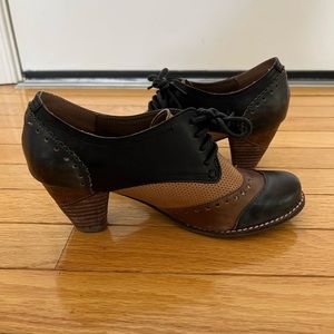 L’Artiste Derby Pump size 37